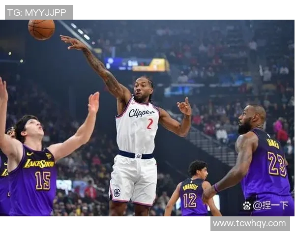 雷霆与湖人激战回顾精彩视频重温全场精彩瞬间与关键时刻分析